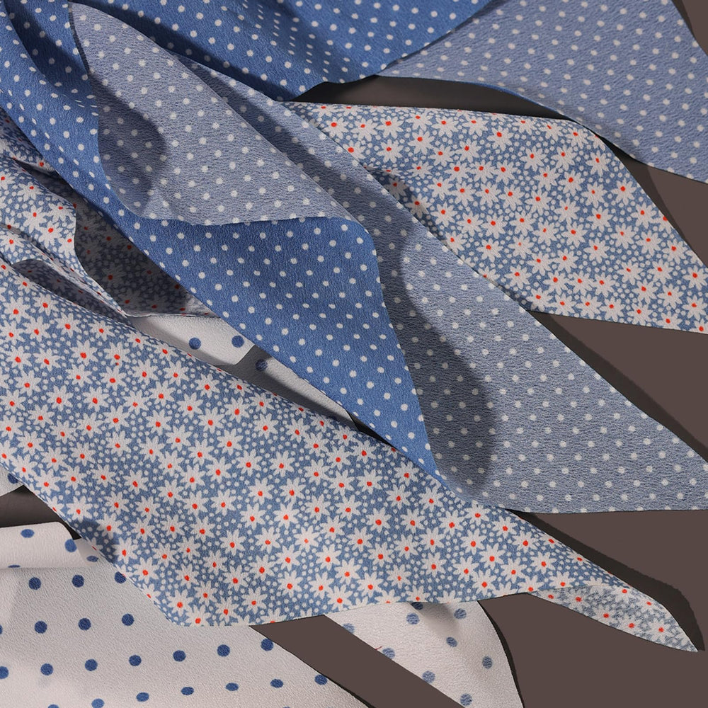 LFOUVRE Scrunchie Pois Bleu – accessoire coloré pour queue de cheval impeccable.