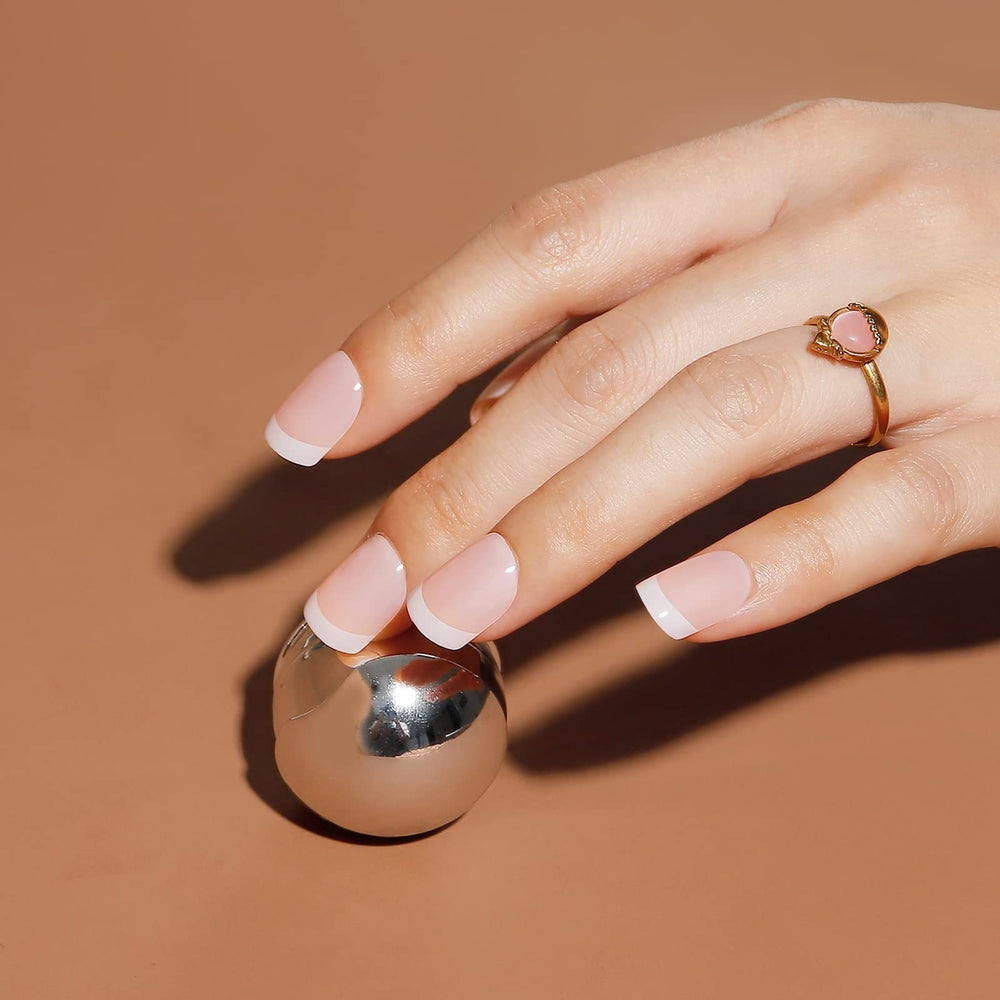LIARTY offre une manucure salon à domicile sans vernis.