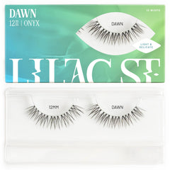 Lilac St cils-aube-12mm en premier plan pour un regard naturel.