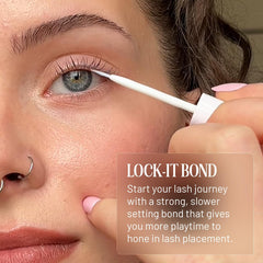 Base cils naturels avec Lock-It-Bond noir pour un rendu discret.