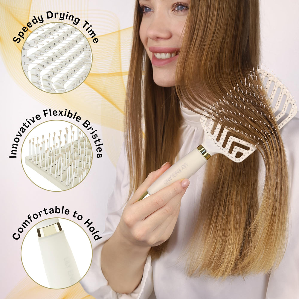 Brosse Lily England Paddle beige, poignée en gel pour un confort durable