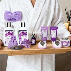 Gommage et huile jojoba Lily Roy apportant douceur et souplesse à la peau