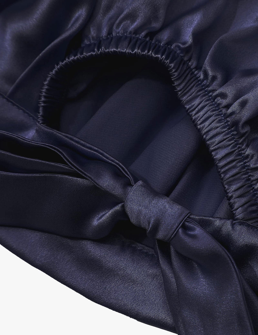 Texture soie LilySilk, brillance légère et toucher luxueux.