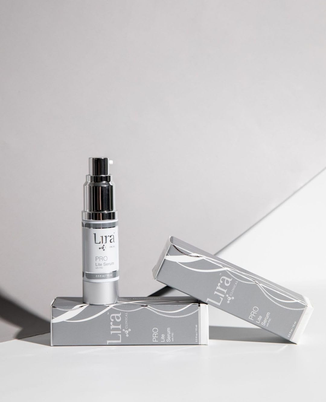 Lira Clinical PRO Lite Serum emballage élégant prêt à intégrer votre routine.