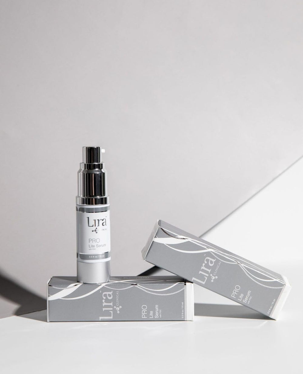 Lira Clinical PRO Lite Serum emballage élégant prêt à intégrer votre routine.