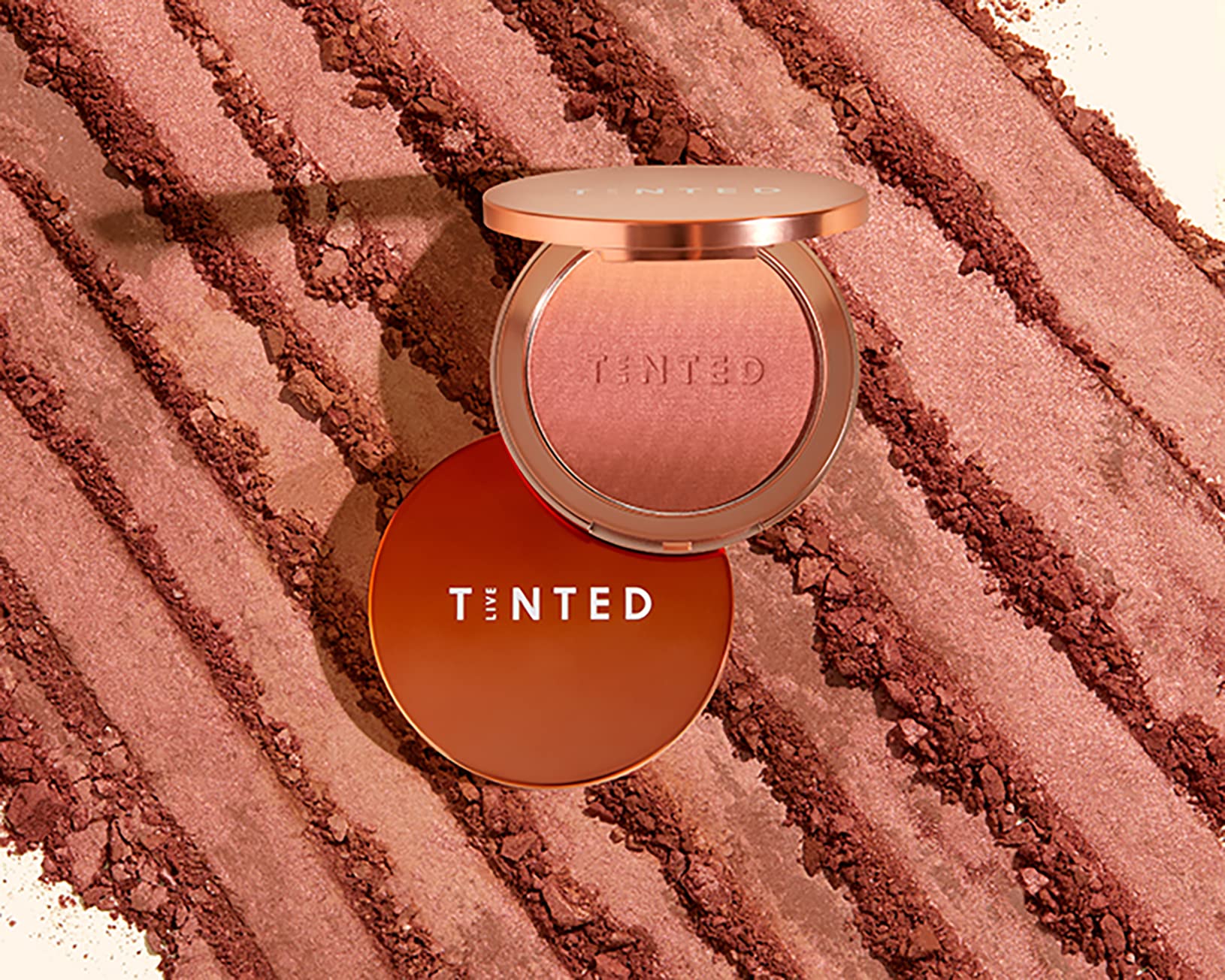 Live Tinted Huebeam sculpte les pommettes avec douceur.