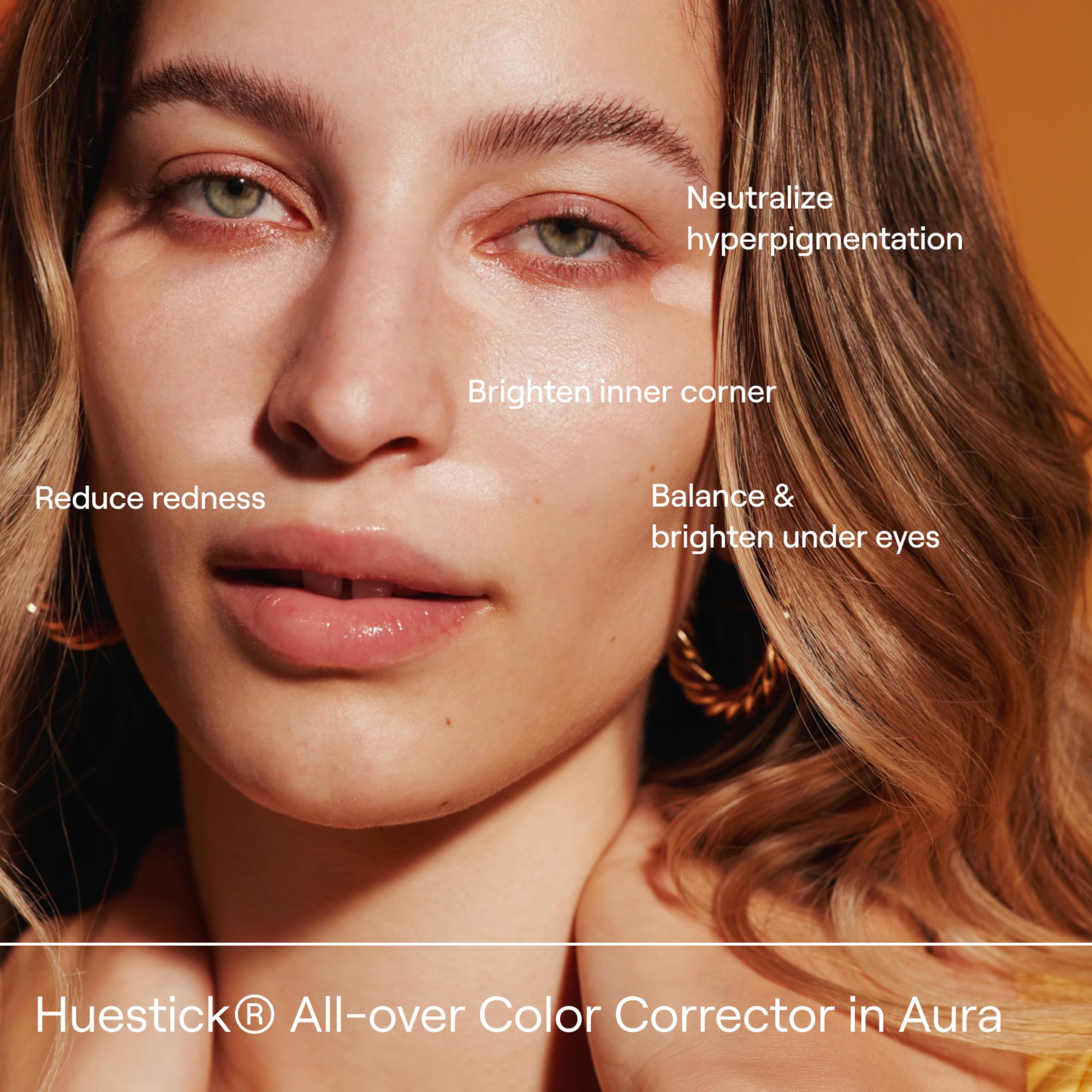 Live Tinted Huestick Aura joues pour un éclat subtil et un effet bonne mine.
