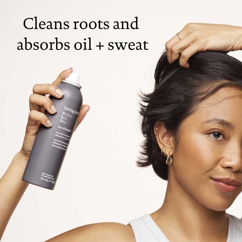 Cheveux rafraîchis grâce au Shampoing sec Perfect Hair Day de Living Proof.