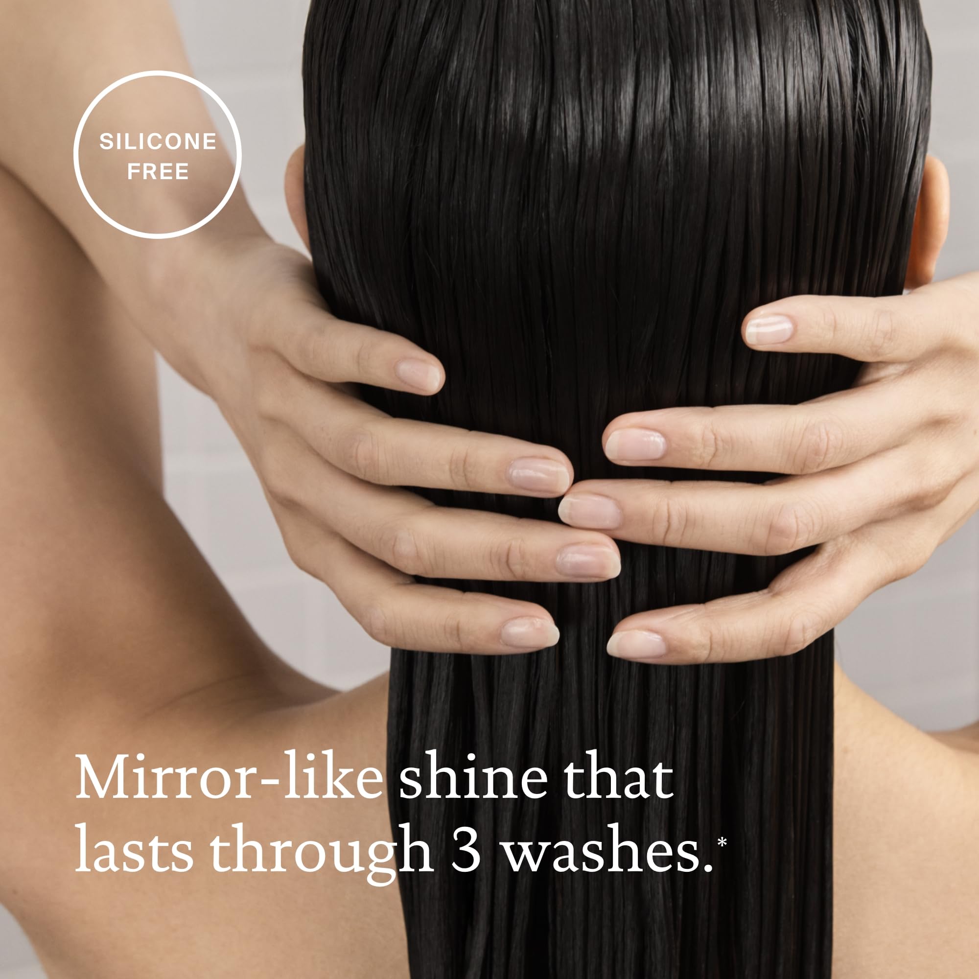 Living Proof Gloss sur cheveux naturels, finition miroir et brillance durable.