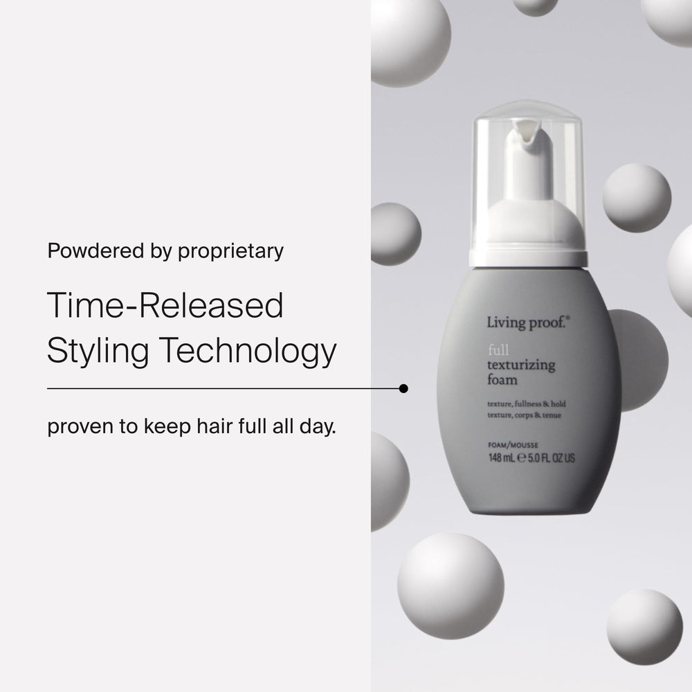Living Proof Mousse Texturante Complète—texture legere pour style casual.