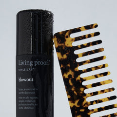 Living Proof Style Lab Blowout Spray — résultat durable sans rigidité.
