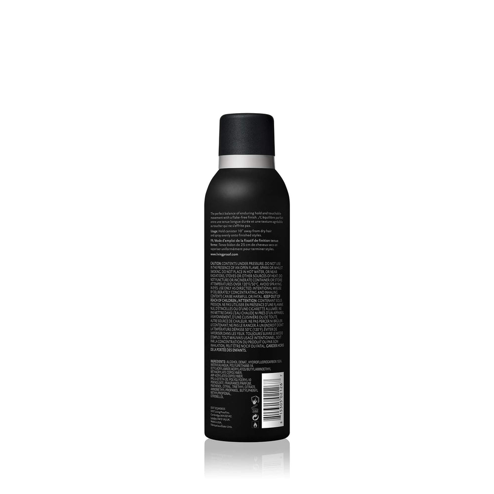 Application du Style Lab Control Hairspray pour un coiffage net sans accumulation