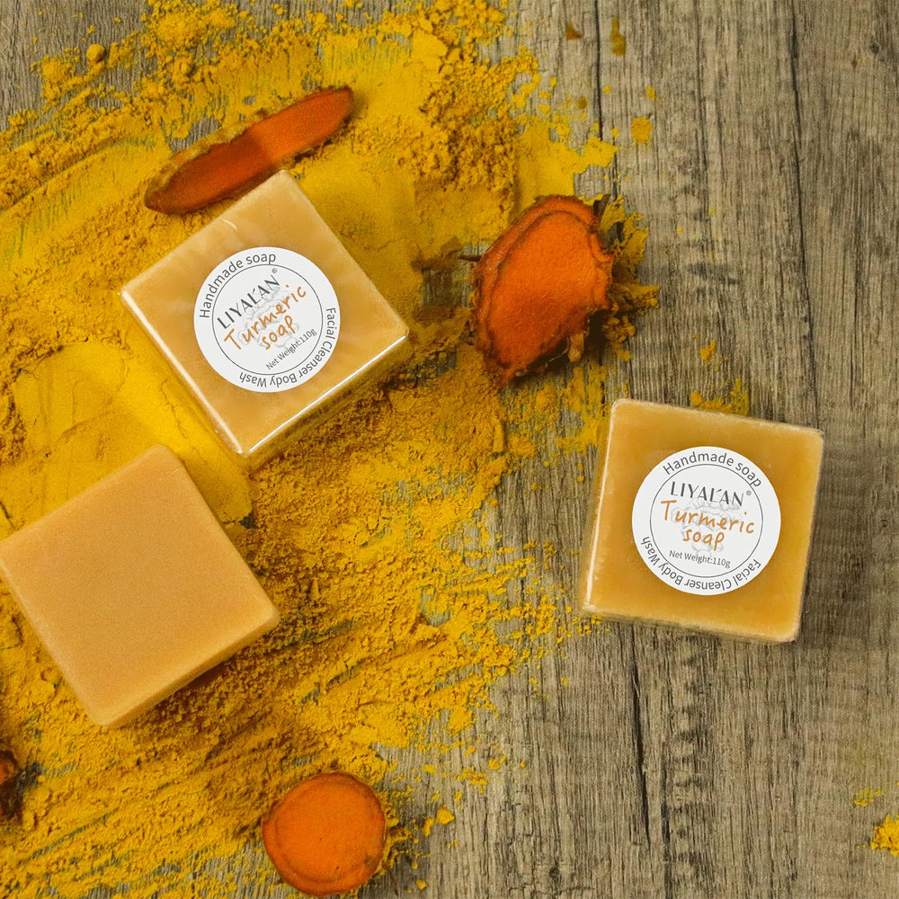 Utilisation quotidienne du savon curcuma LIYALAN pour un soin régulier.