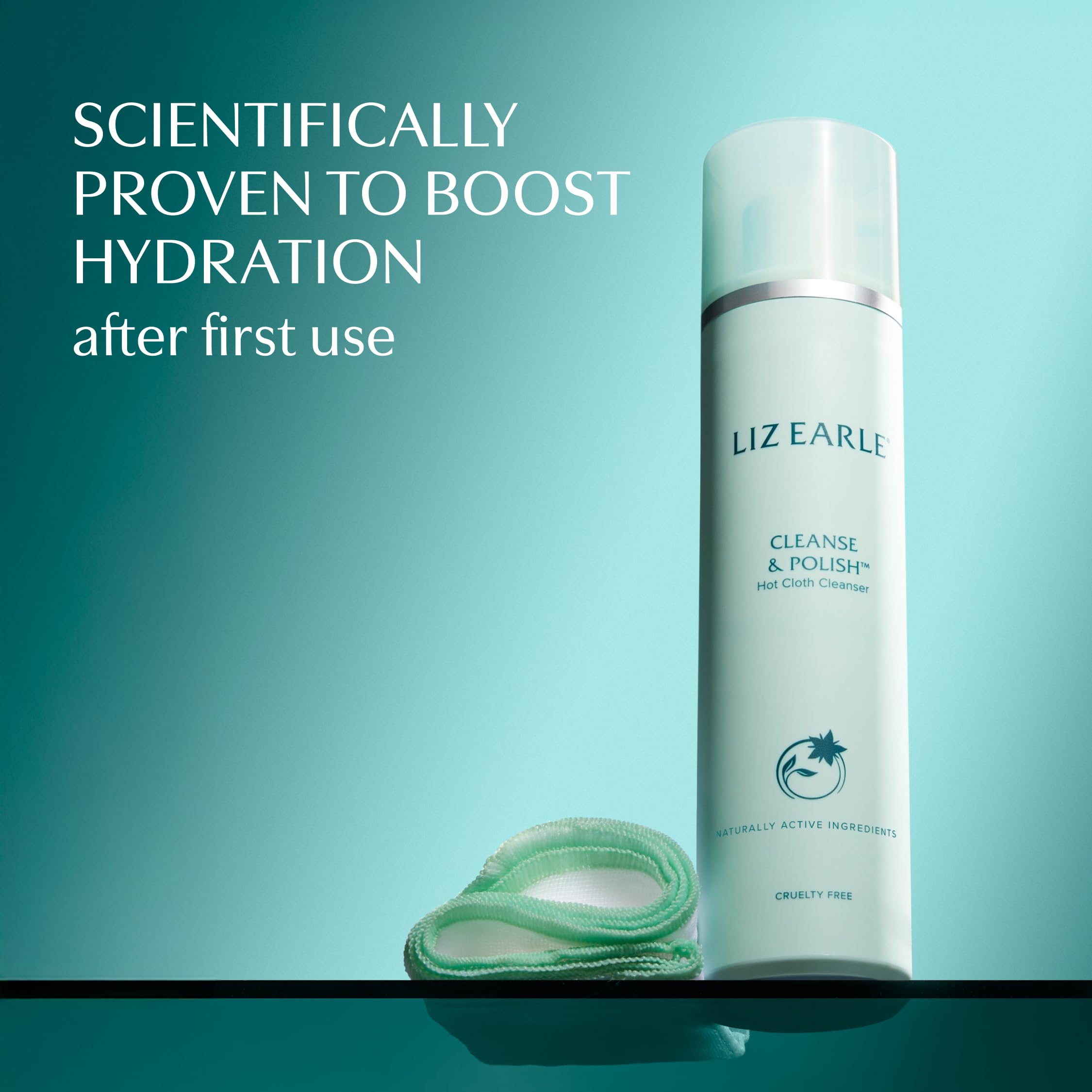 Démaquillage Liz Earle: élimine polluants et mascara en douceur.