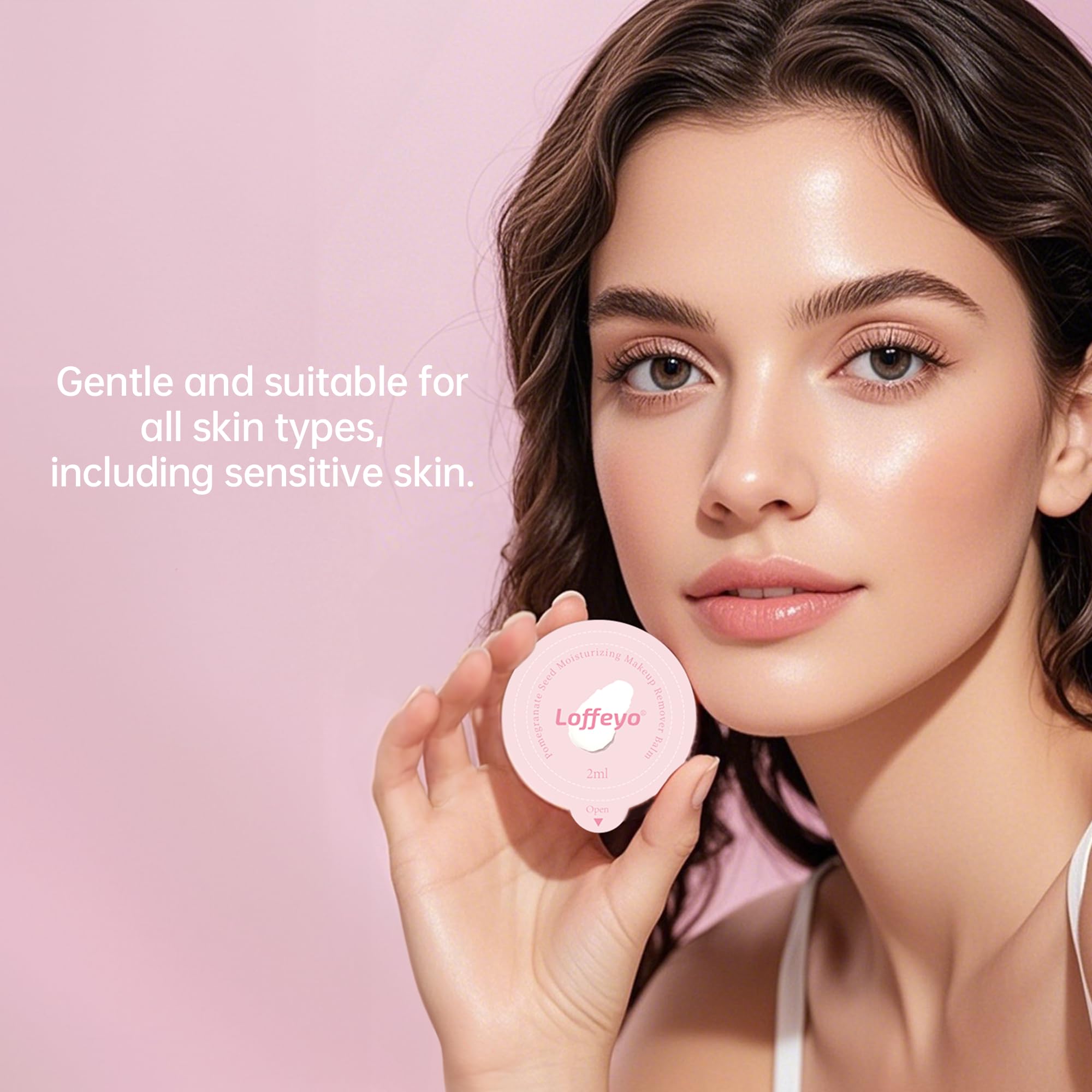 Démaquillage doux sur le visage, usage quotidien.