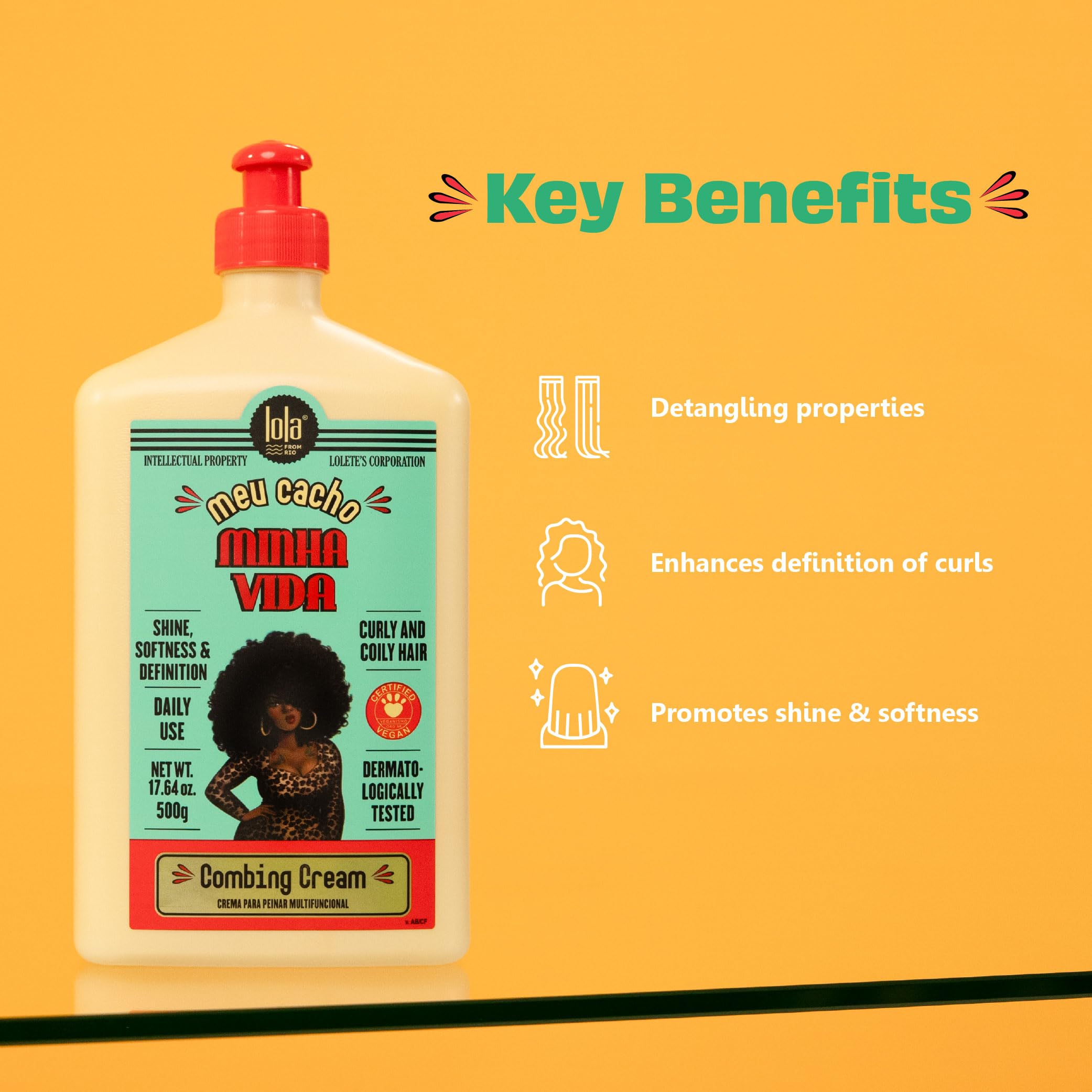 Application sur cheveux humides avec Lola From Rio Meu Cacho Minha Vida, pour une coiffure maîtrisée.