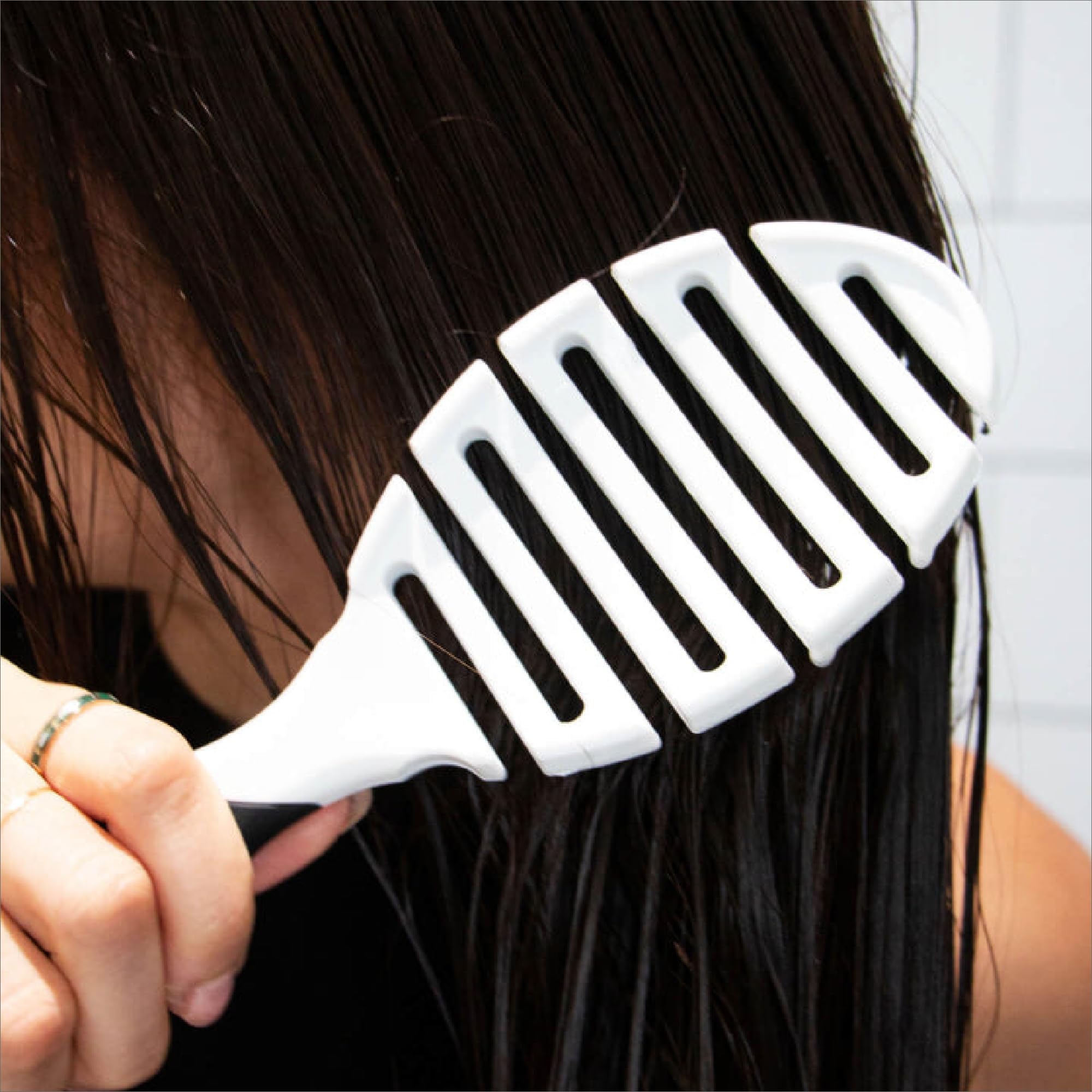 LolaVie Pro Flex Dry après-shampooing Restorative pour démêler facilement.