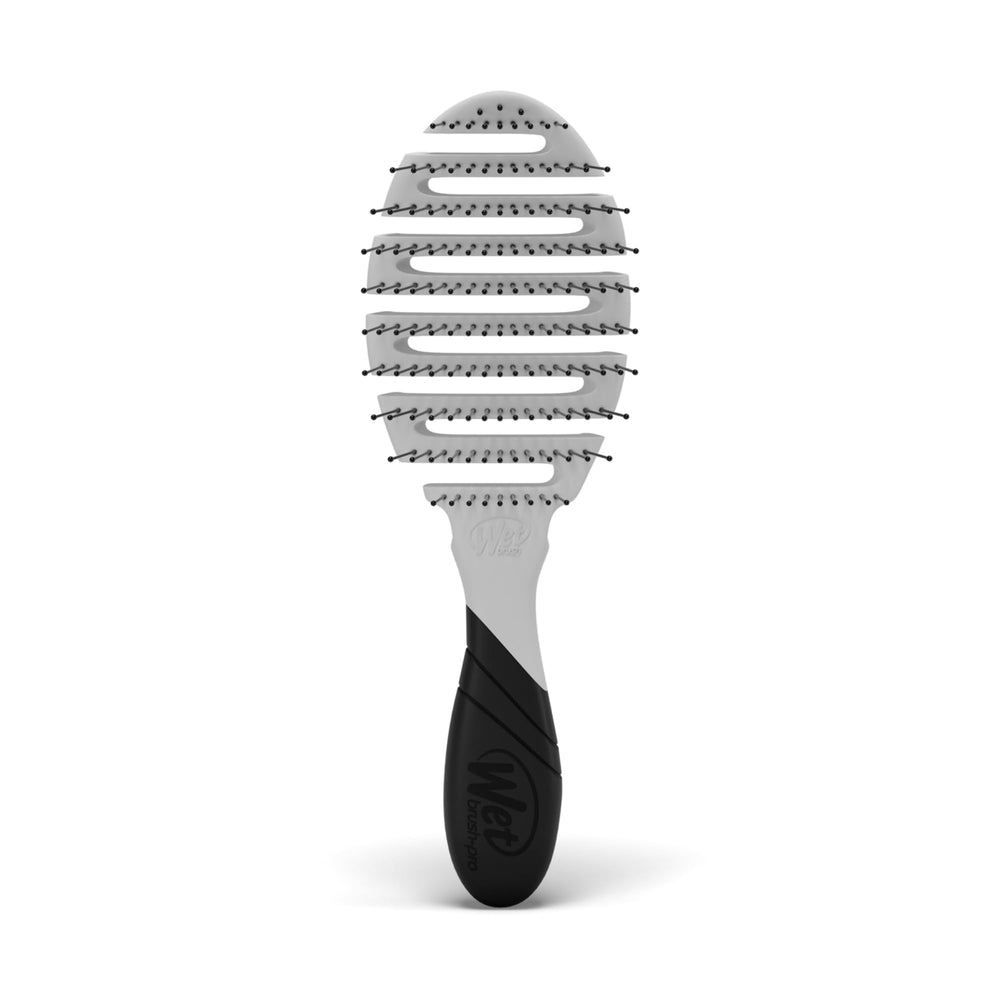 LolaVie Pro Flex Dry démêlage sur cheveux mouillés avec une action douce.