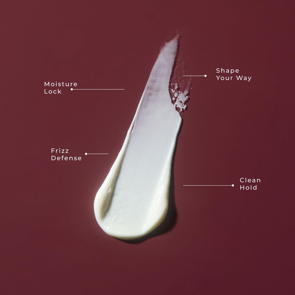 LolaVie Pâte Sculptante – texture mate qui offre une tenue légère et naturelle.
