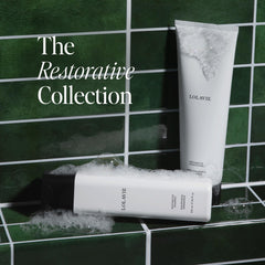LolaVie Après-shampoing Restoratif – flacon élégant, texture soyeuse prête à nourrir les longueurs.