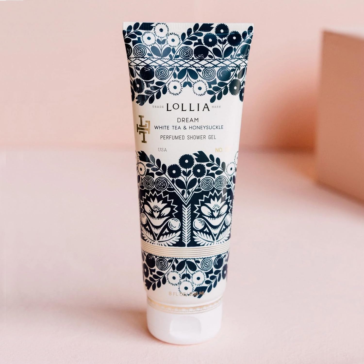 LOLLIA Dream Shower Gel—mousse crémeuse enveloppant la peau avec douceur.