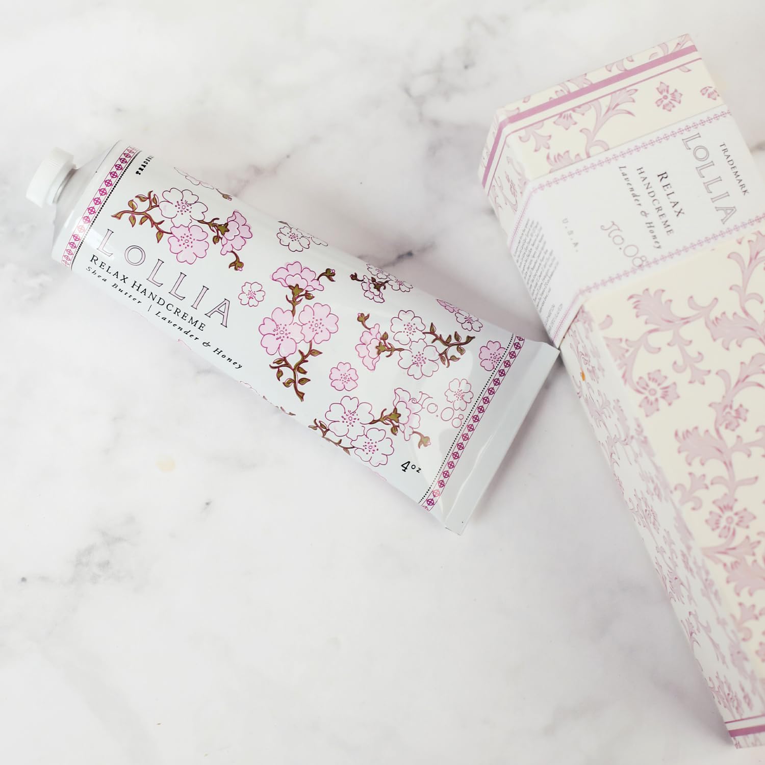 LOLLIA Relax Crème Mains – Etiquette canne-a-sucre, parfum délicat et sucré.