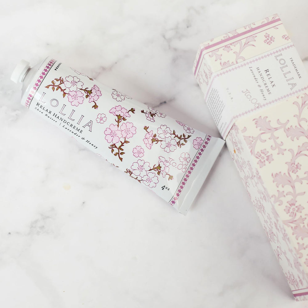 LOLLIA Relax Crème Mains – Etiquette canne-a-sucre, parfum délicat et sucré.