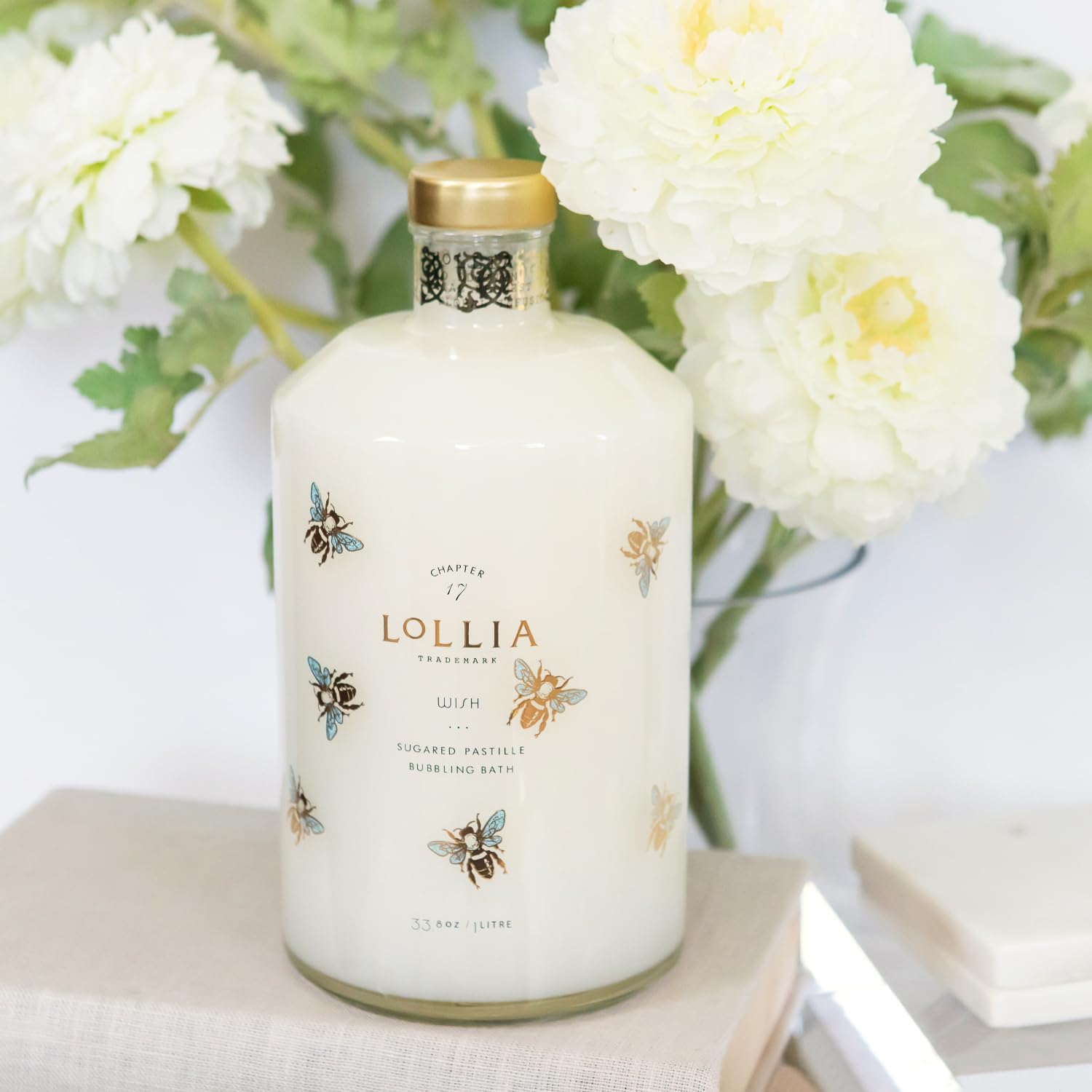 Lollia Wish Bubble Bath, ligne Wish de Margot Elena pour élever la routine beauté.