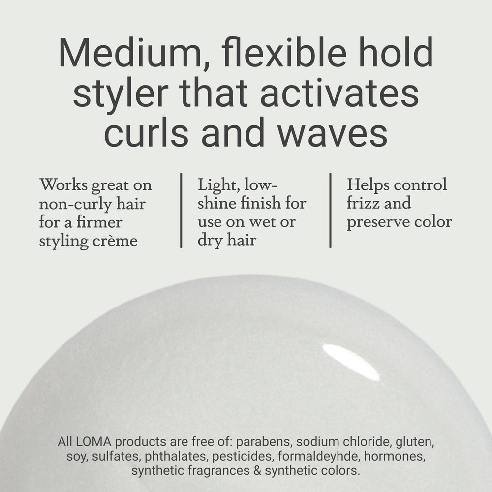 Définition facilitée sur cheveux non bouclés grâce à Curvy Crème.