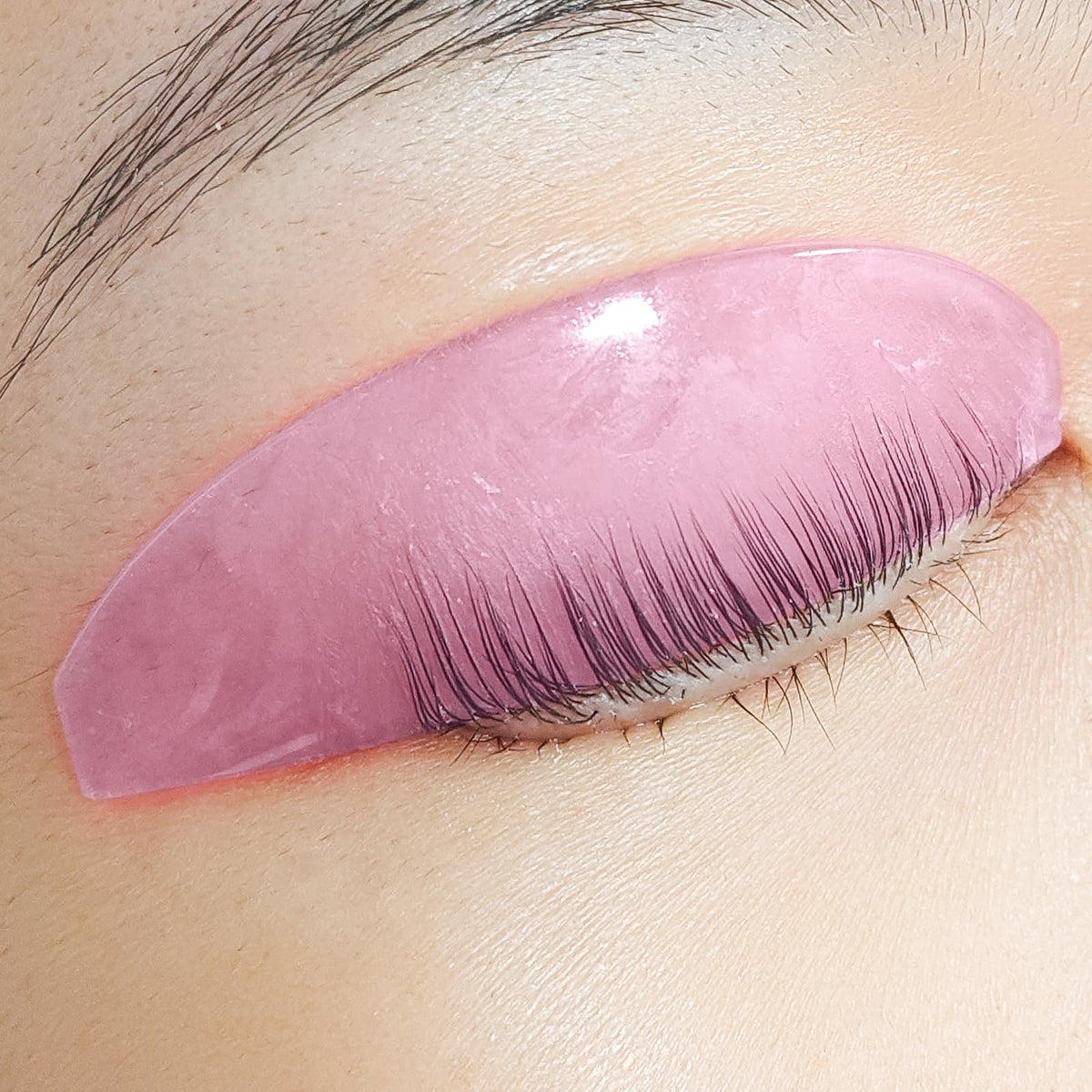 Protége-cils Lomansa en silicone rose plat, contact optimal avec la lotion