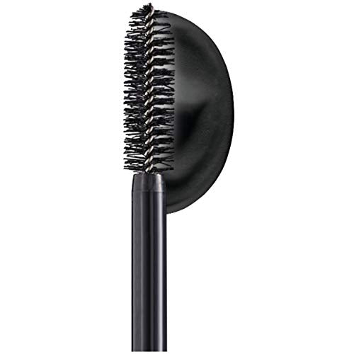 Démaquillage facile avec eau micellaire ou démaquillant yeux, recommandé avec L’Oréal Paris Air Volume Mega Mascara