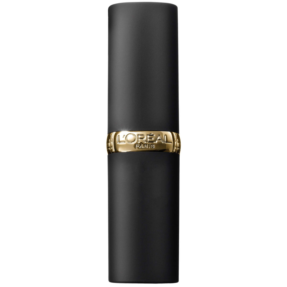 Color Riche Matte Rose Nude sur les lèvres, couleur subtile et confort quotidien.