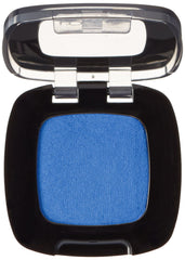 L’Oréal Paris Colour Riche Monos Texture veloutée offre douceur et confort sur les yeux.