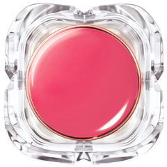 L’Oréal Paris Colour Riche, application soyeuse qui hydrate les lèvres.
