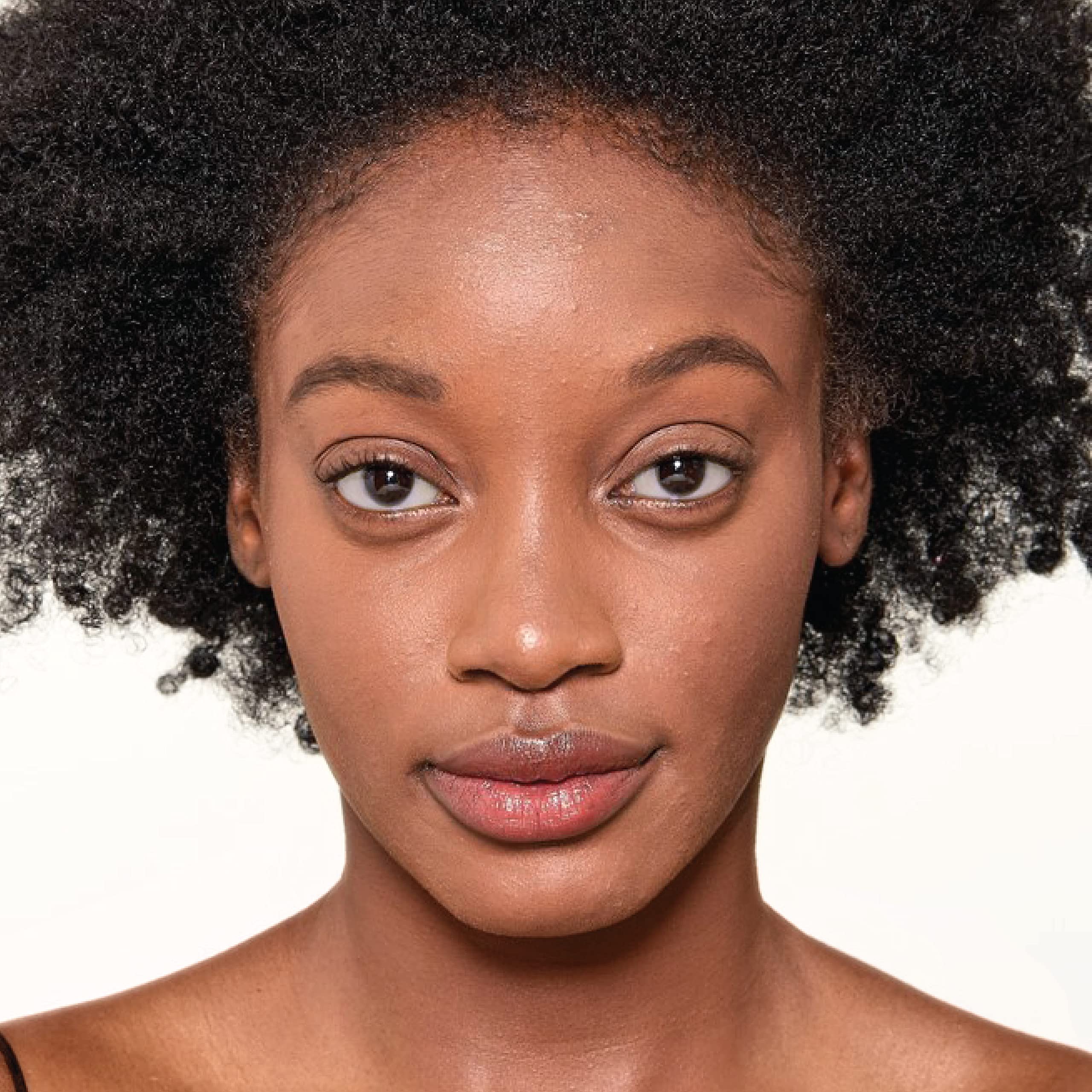 L’Oréal Paris Infallible Ambre profond: teinte profonde et éclat naturel.