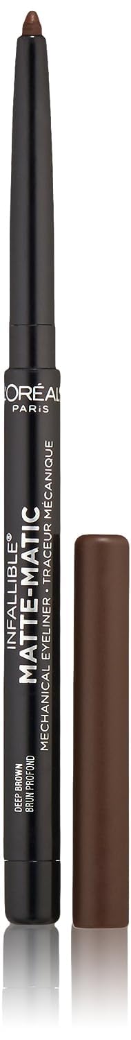 L’Oréal Paris Infallible Matte-Matic, crayon yeux, fini mat et longue tenue.