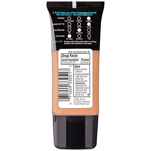 Application fluide de l’Infallible Pro Glow Foundation pour un teint homogène.