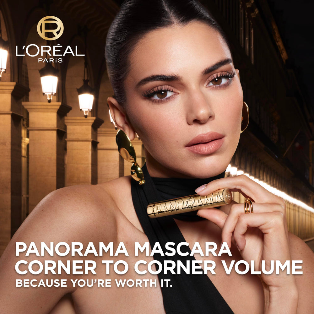 Panorama Mascara brush closeup shows even coating from root to tip