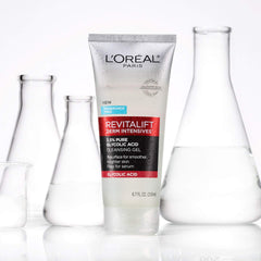 Premier plan: pores affinés après utilisation du gel glycolique Revitalift