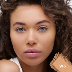 L’Oréal Paris True Match poudre en application facile pour un fini naturel.
