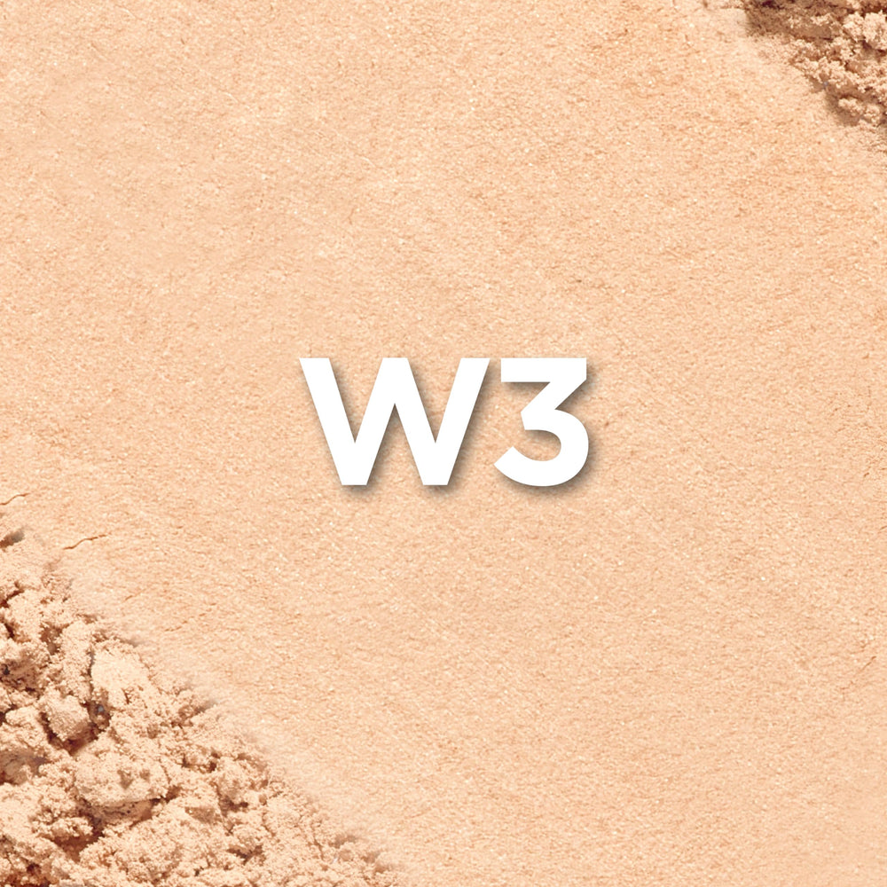 Fini naturel durable avec la poudre True Match sur le visage.