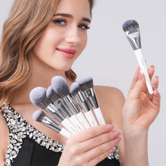 Pinceaux LORYP – poils synthétiques doux, texture agréable et adaptés liquides.
