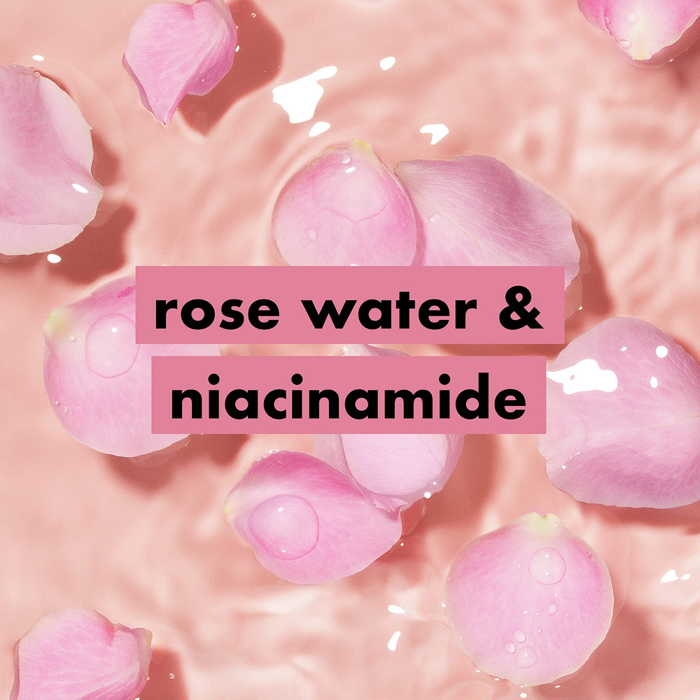 Geste qui montre la texture douce du gel-douche rose