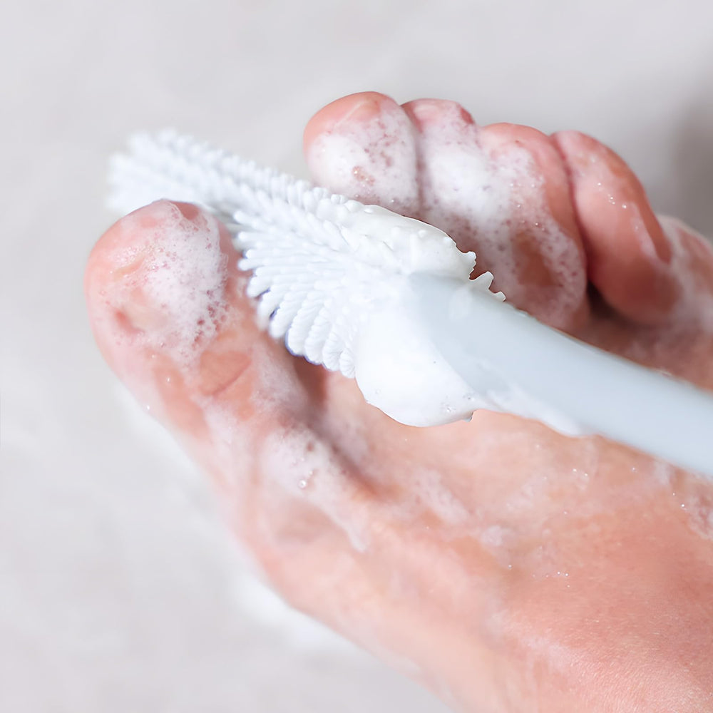 LoveBB brosse-pieds silicone rose, vue arrière, rangement pratique dans la douche
