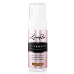 Loving Tan 2H Express Mousse Dark sur bouteille, couleur naturelle et application fluide.