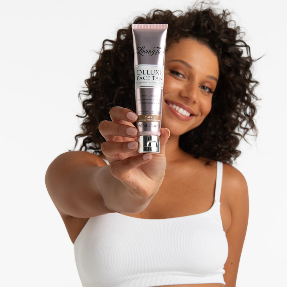 Loving Tan Deluxe Face Self Tanner - crème légère pour une absorption rapide.