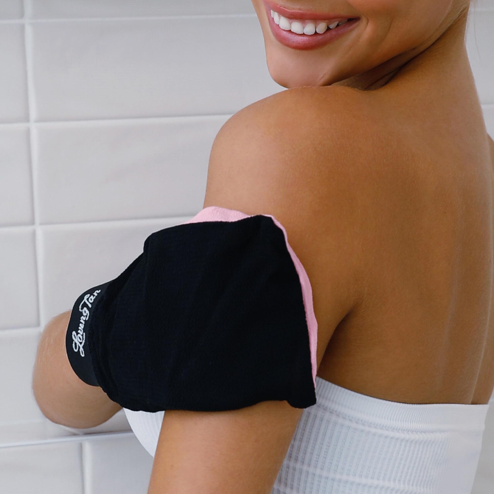 Gant Loving Tan pour exfoliation forte et peau plus lisse.