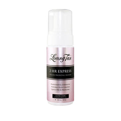 Loving Tan Mousse autobronzante en action pour un teint naturel.