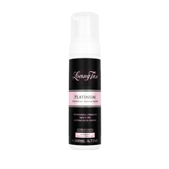 Loving Tan Platinum Mousse: flacon avec guide couleur pour une application sans traces.