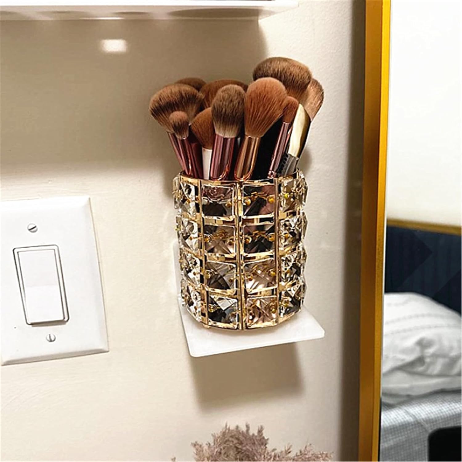 Rangement élégant pour maquillage et outils, Lugunu, cristaux brillants et pratique.
